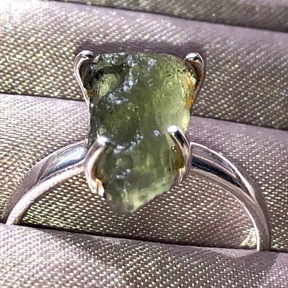 Sterling silver and genuine 👽🛸Moldavite 👽🛸free form ring size 8 - Picture 1 of 15
